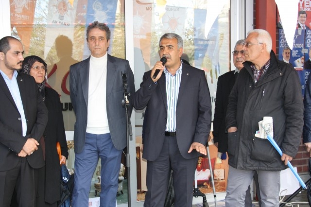 Ağralı seçim çalışmasını İsveç'e taşıdı 17