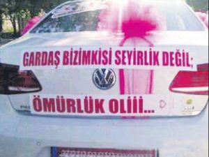 İlginç gelin arabası yazıları
