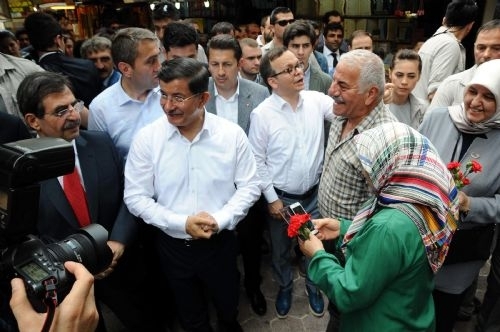 Davutoğlu sahafları gezdi, kitap aldı 3