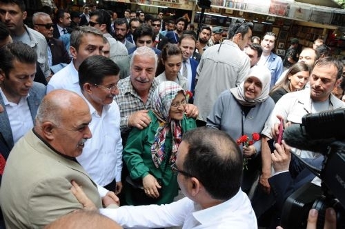 Davutoğlu sahafları gezdi, kitap aldı 4