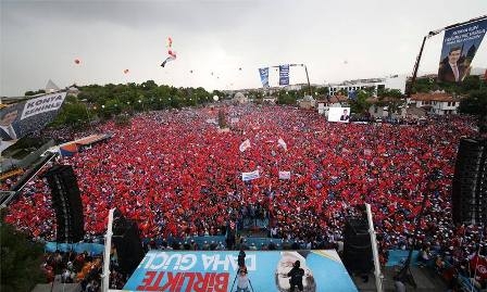 Başbakan memleketinde gövde gösterisi yaptı 1