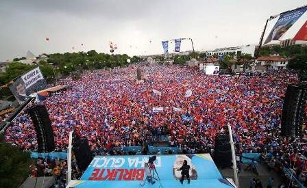 Başbakan memleketinde gövde gösterisi yaptı 20