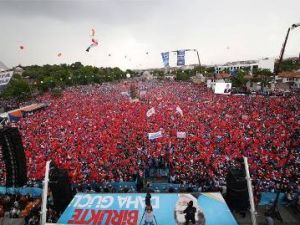Başbakan memleketinde gövde gösterisi yaptı