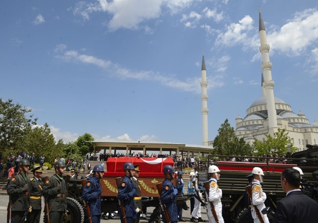 SÜLEYMAN DEMİREL'E VEDA 105