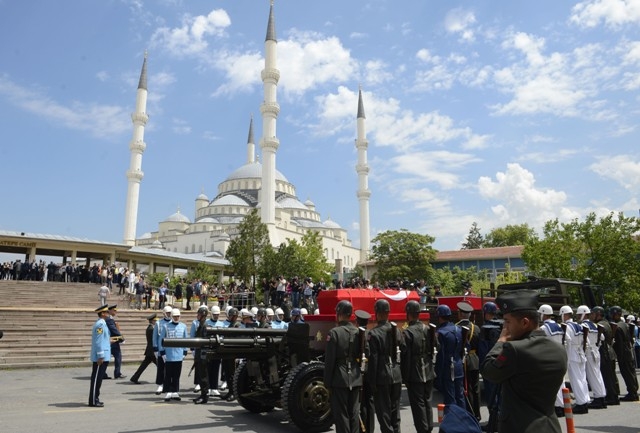 SÜLEYMAN DEMİREL'E VEDA 106