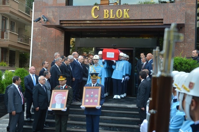 SÜLEYMAN DEMİREL'E VEDA 11