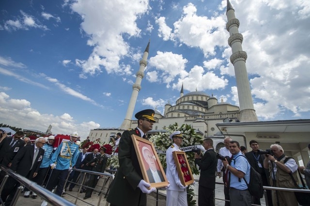 SÜLEYMAN DEMİREL'E VEDA 112