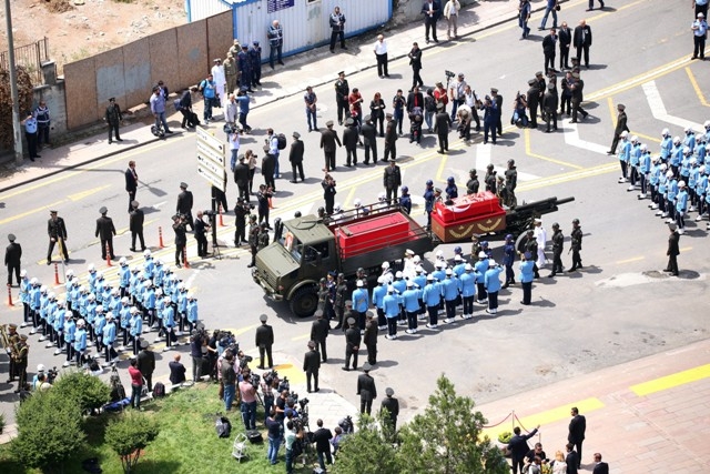 SÜLEYMAN DEMİREL'E VEDA 116