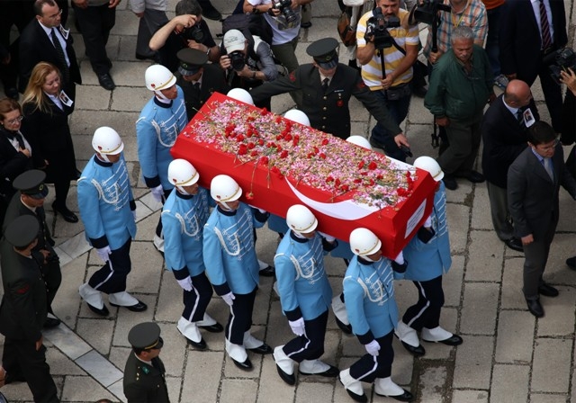 SÜLEYMAN DEMİREL'E VEDA 124