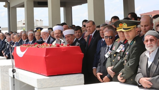 SÜLEYMAN DEMİREL'E VEDA 173