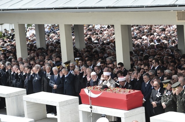 SÜLEYMAN DEMİREL'E VEDA 179