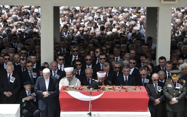 SÜLEYMAN DEMİREL'E VEDA 180
