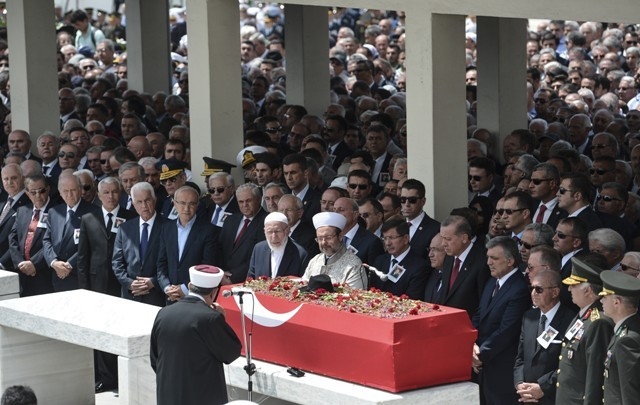 SÜLEYMAN DEMİREL'E VEDA 182