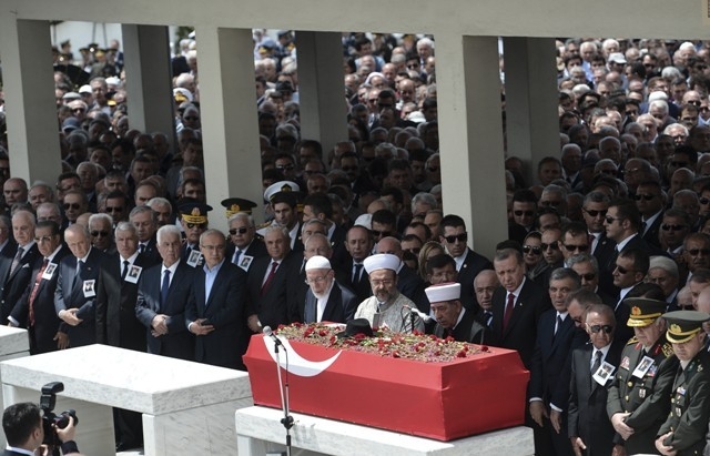 SÜLEYMAN DEMİREL'E VEDA 184