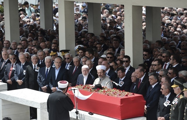 SÜLEYMAN DEMİREL'E VEDA 185