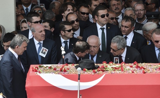 SÜLEYMAN DEMİREL'E VEDA 186