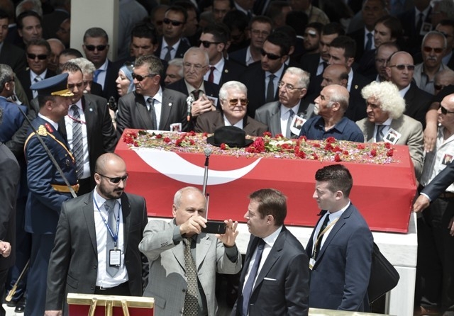 SÜLEYMAN DEMİREL'E VEDA 191