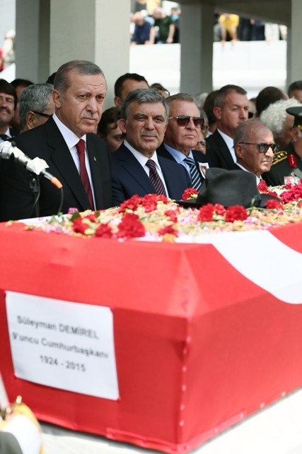 SÜLEYMAN DEMİREL'E VEDA 194