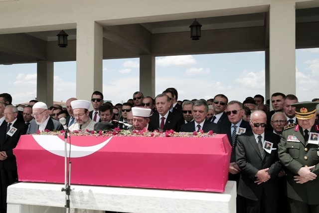 SÜLEYMAN DEMİREL'E VEDA 195
