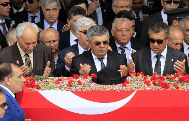 SÜLEYMAN DEMİREL'E VEDA 197