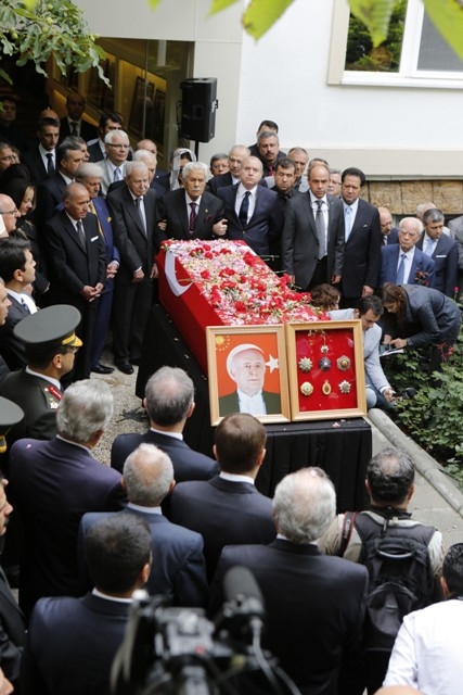 SÜLEYMAN DEMİREL'E VEDA 24