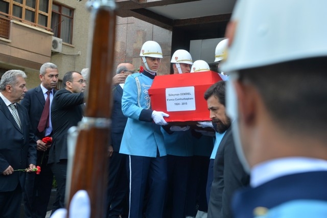 SÜLEYMAN DEMİREL'E VEDA 5