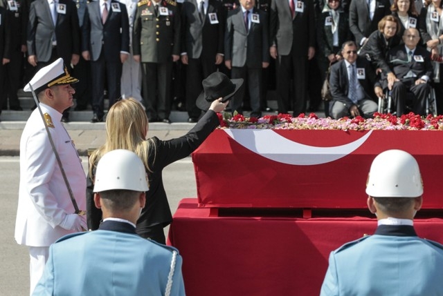 SÜLEYMAN DEMİREL'E VEDA 56