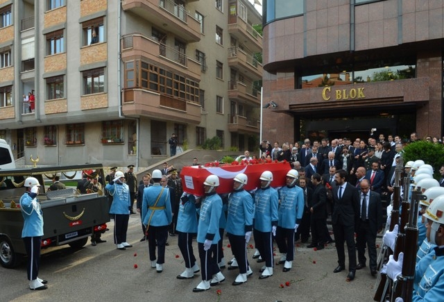 SÜLEYMAN DEMİREL'E VEDA 7
