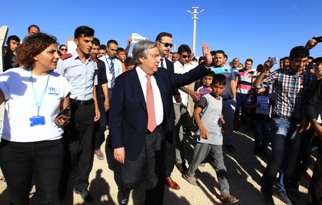 Angelina Jolie Türkiye'deki mültecileri ziyaret etti 11
