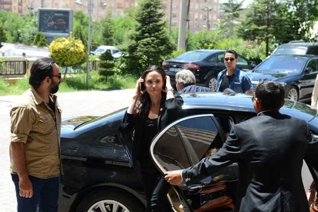 Angelina Jolie Türkiye'deki mültecileri ziyaret etti 5