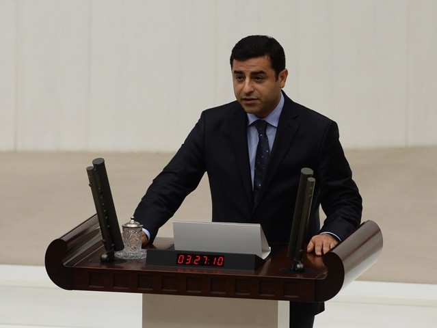 YENİ MECLİSTEN ENSTANTANELER 121