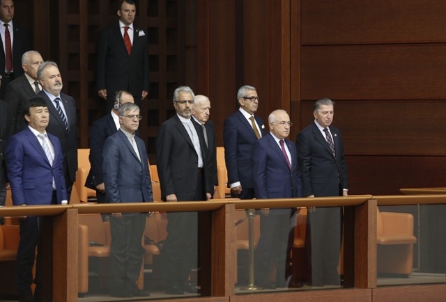 YENİ MECLİSTEN ENSTANTANELER 13
