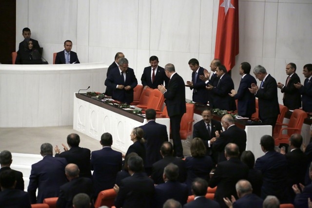 YENİ MECLİSTEN ENSTANTANELER 134