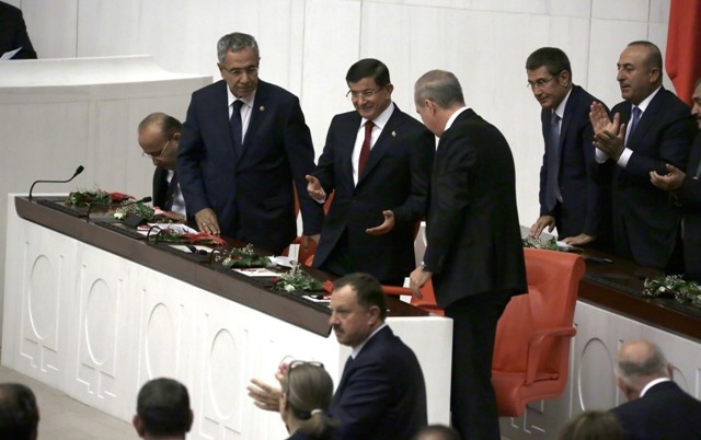 YENİ MECLİSTEN ENSTANTANELER 135