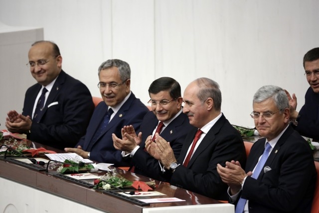 YENİ MECLİSTEN ENSTANTANELER 137