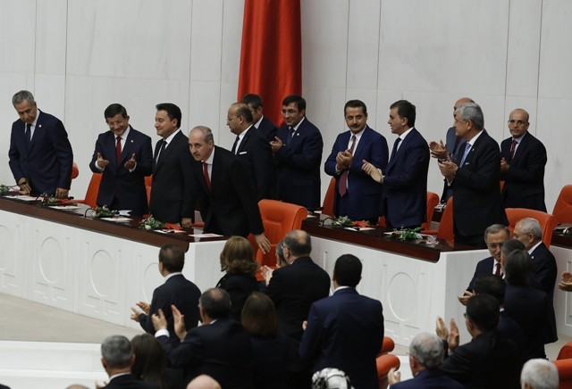 YENİ MECLİSTEN ENSTANTANELER 18