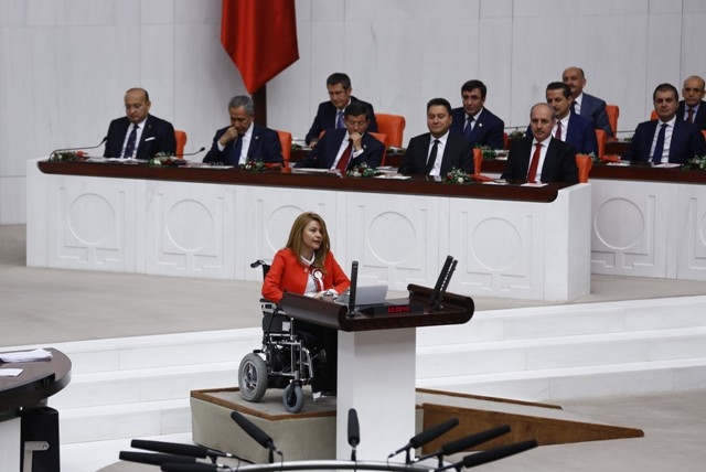 YENİ MECLİSTEN ENSTANTANELER 22