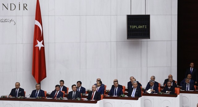YENİ MECLİSTEN ENSTANTANELER 24