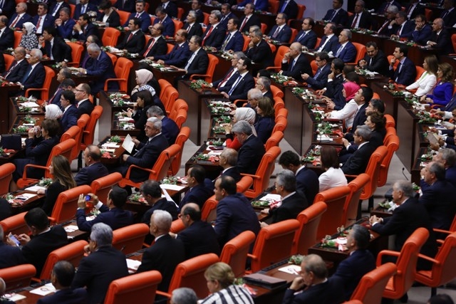 YENİ MECLİSTEN ENSTANTANELER 28