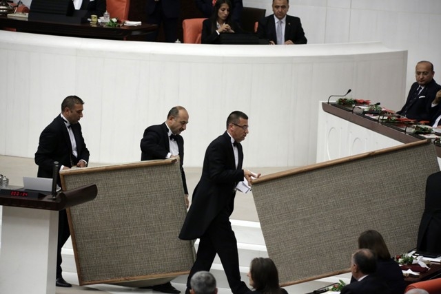 YENİ MECLİSTEN ENSTANTANELER 34