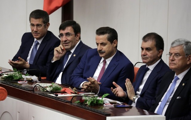 YENİ MECLİSTEN ENSTANTANELER 35