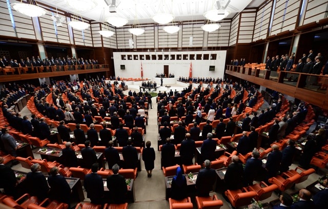 YENİ MECLİSTEN ENSTANTANELER 42