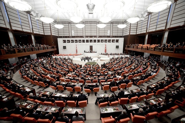 YENİ MECLİSTEN ENSTANTANELER 43