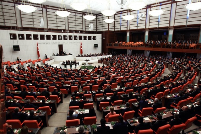 YENİ MECLİSTEN ENSTANTANELER 6