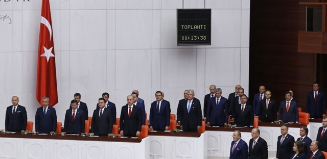 YENİ MECLİSTEN ENSTANTANELER 60