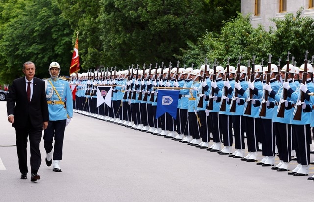 YENİ MECLİSTEN ENSTANTANELER 65