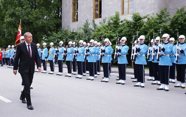 YENİ MECLİSTEN ENSTANTANELER 66