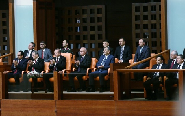 YENİ MECLİSTEN ENSTANTANELER 78