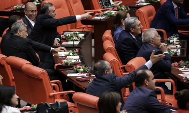 YENİ MECLİSTEN ENSTANTANELER 82