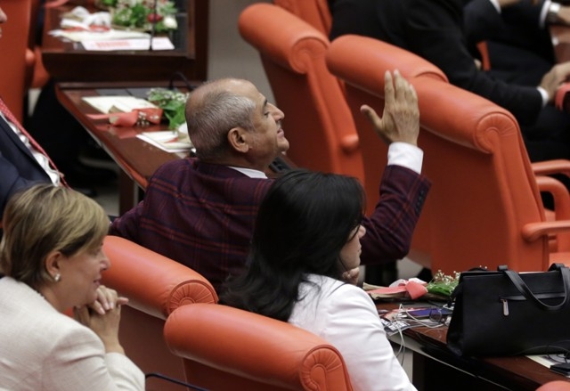 YENİ MECLİSTEN ENSTANTANELER 83